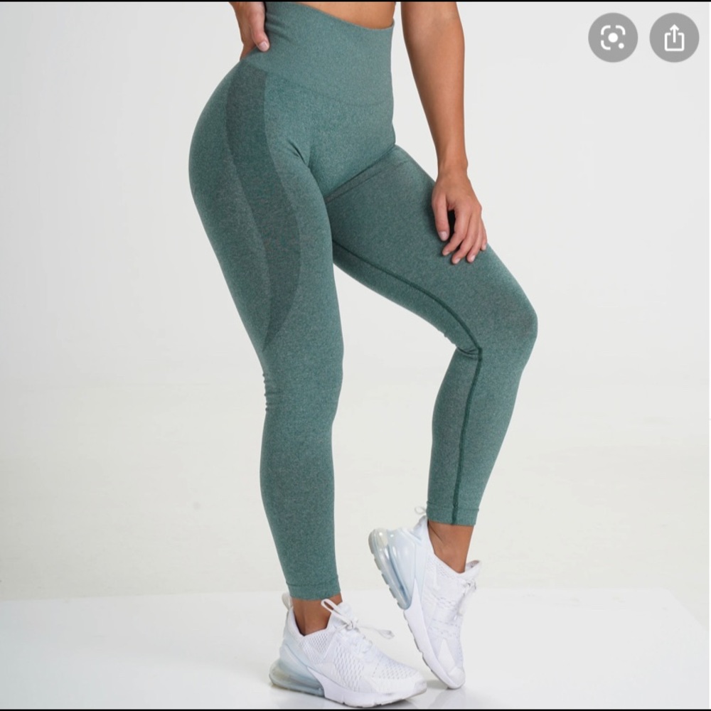 NVGTN forest green seamless leggings In size small